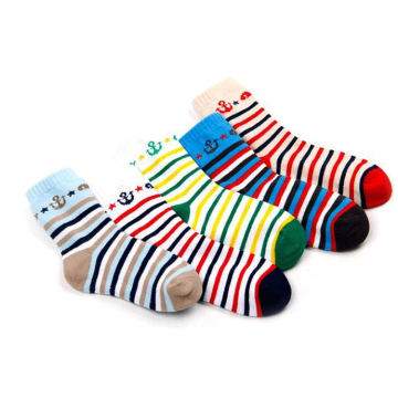 Chaussettes pour enfants avec motif tricoté dans des modèles de chaussettes pour enfants